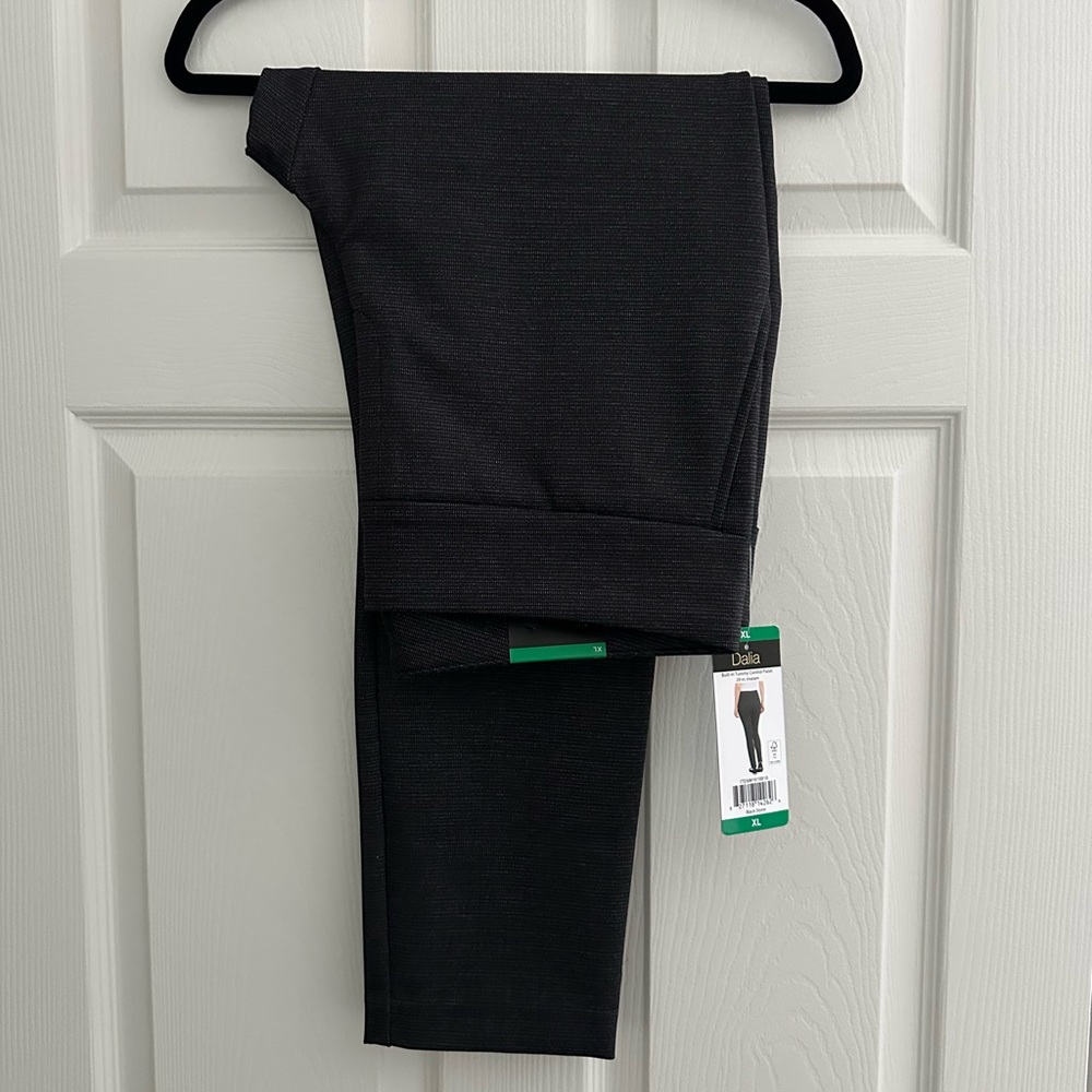 CLOSET CLOSING - OFFERS WELCOME! Dalia Black Classic Full-Length